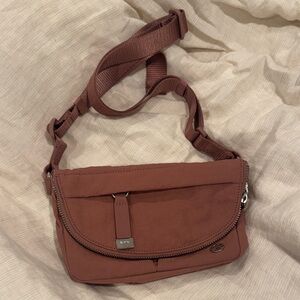lululemon athletica Crossbody Bag in Mauve